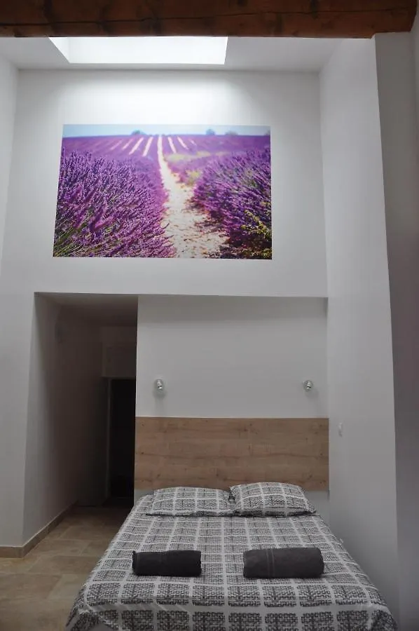 Апартаменты Studio Avec Terrasse Privative Et Piscine Grillon