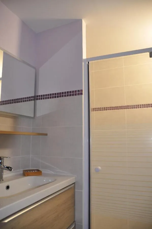 Апартаменты Studio Avec Terrasse Privative Et Piscine Grillon
