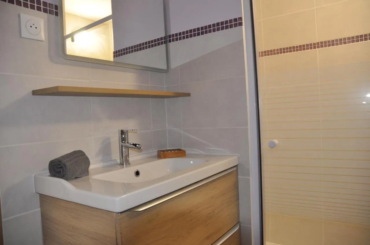 Studio Avec Terrasse Privative Et Piscine Grillon